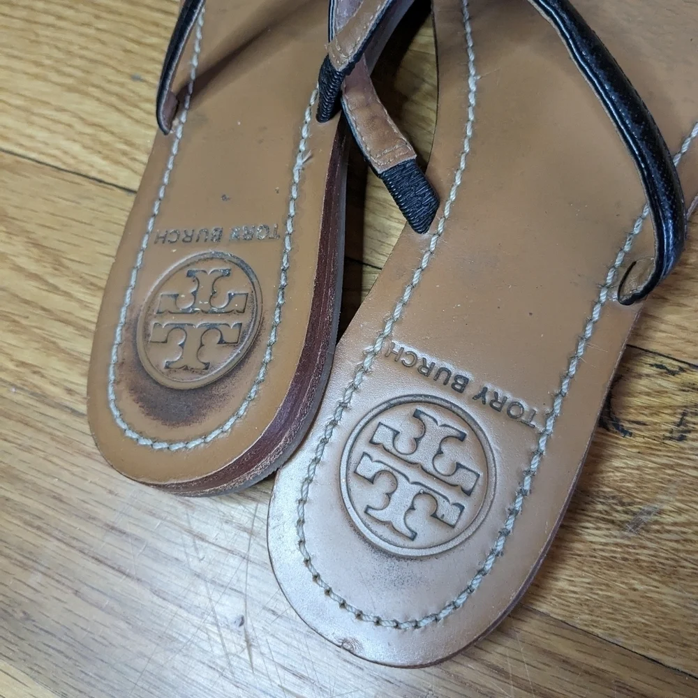 Tory Burch Size 5 Black‎ w/ Gold Hardware Leather Flip Flops